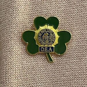 N.Y.P.D. Detective Endowment Association D.E.A. Shamrock Lapel Pin .
